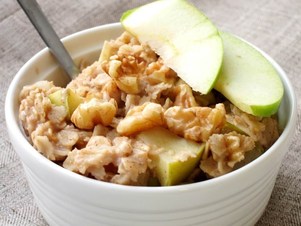 Oatmeal with apples