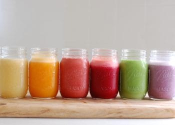 Making your own fruit smoothies. Recipes for coloured smoothies