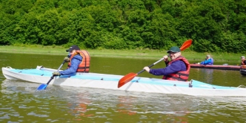 Rowing in kayaks