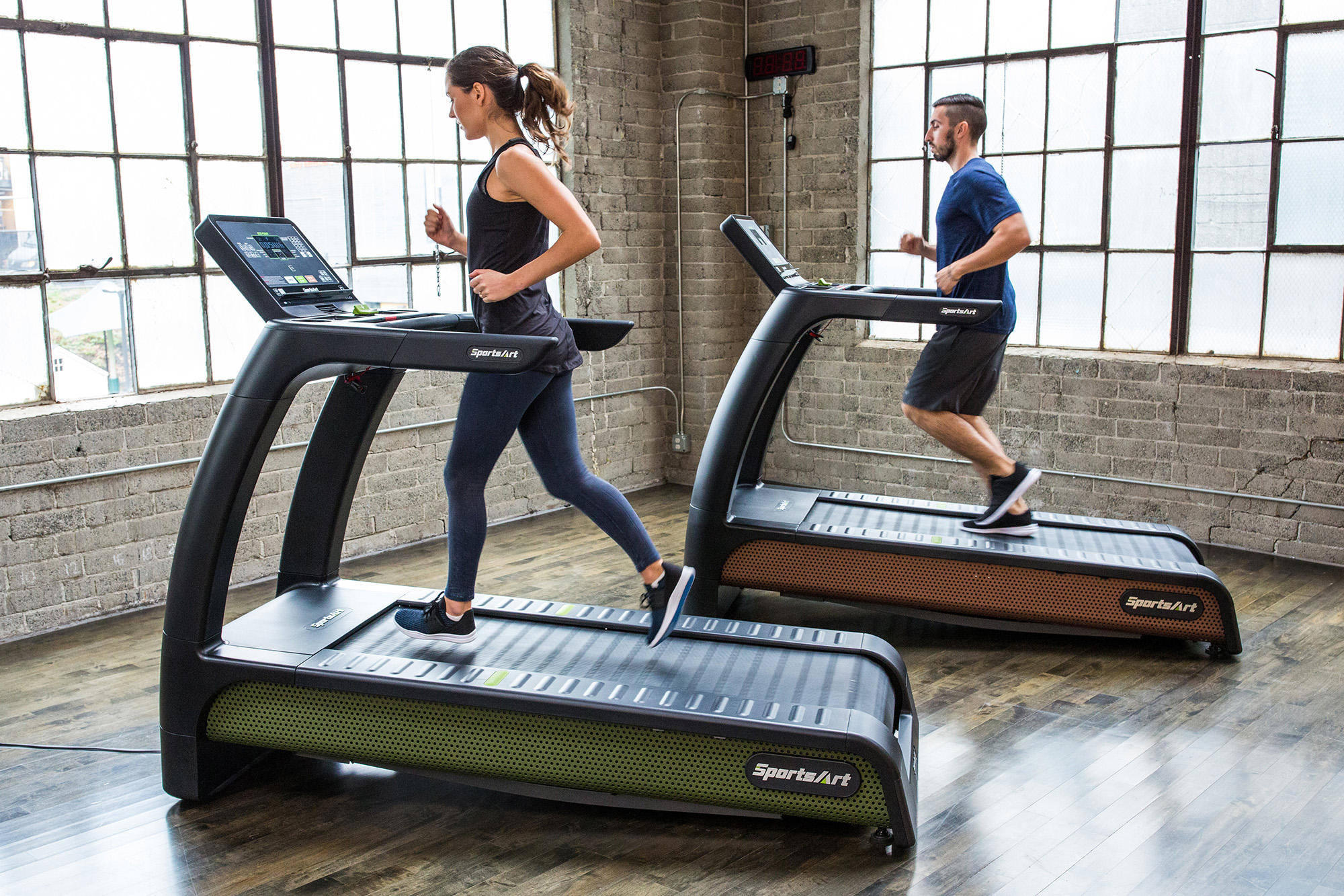 How tall people run on treadmills?